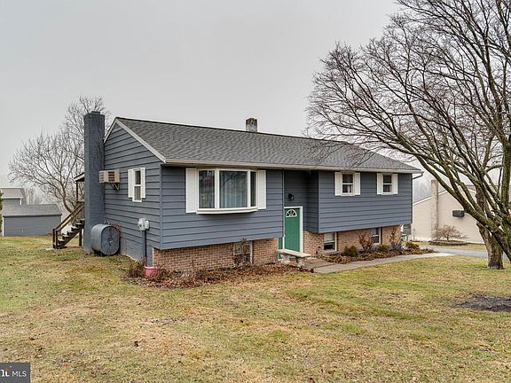 3rd image of 906 Berks St