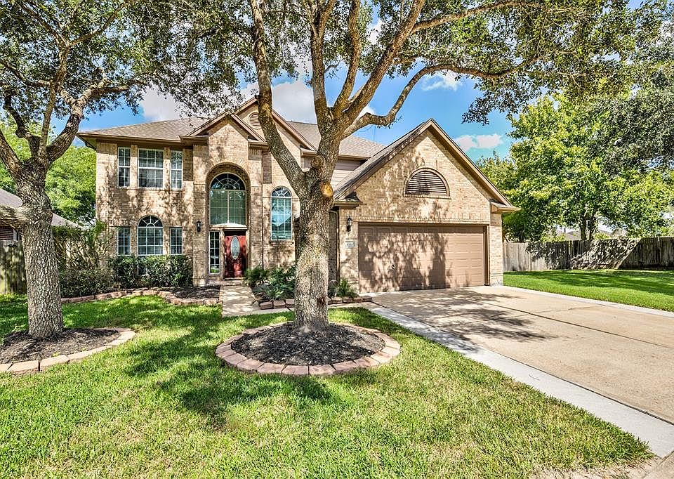 1st image of 135 Greenridge Cir