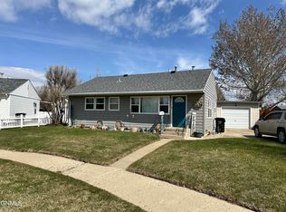 923 13th Ave W, Williston, ND 58801