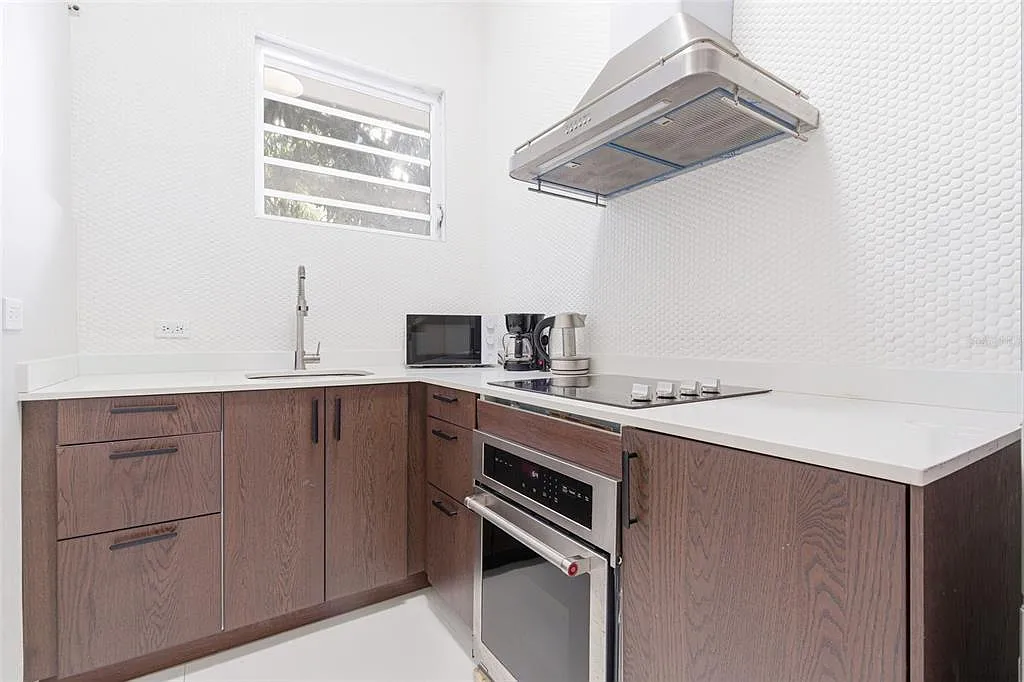 2 bed, 1.0 bath, 754 sqft, $4,100 — Photo 4