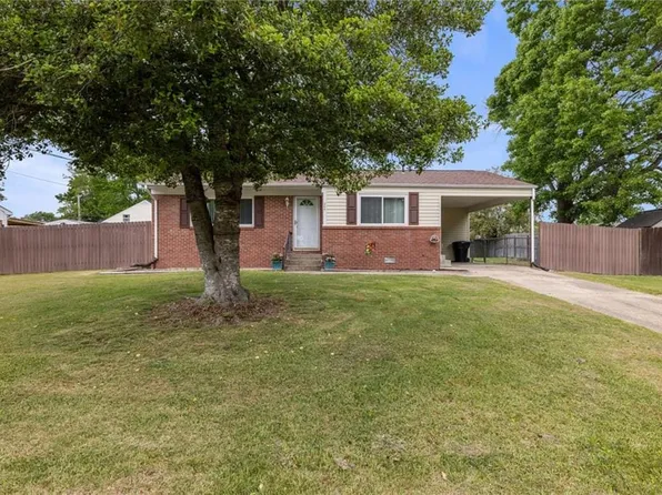 204 Hospital Dr, Virginia Beach, VA 23452