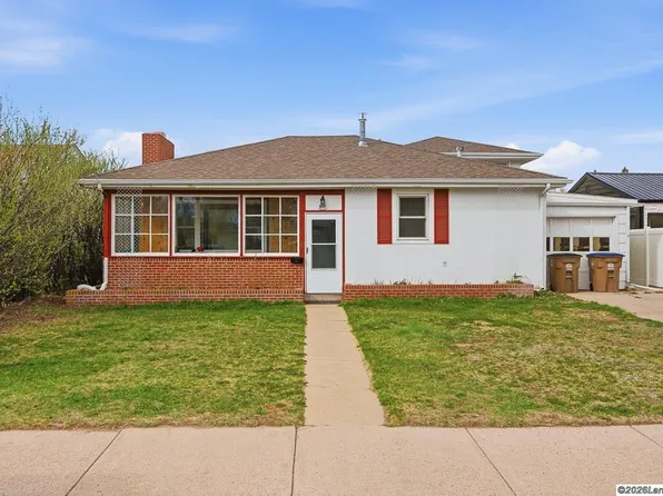 1922 Thornburgh Dr, Laramie, WY 82070