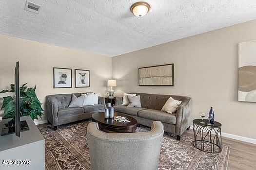 5th image of 5548 Lakewood Cir