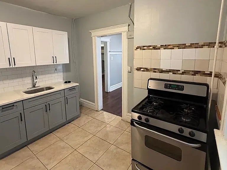 253 Amherst St #1R — Photo 3