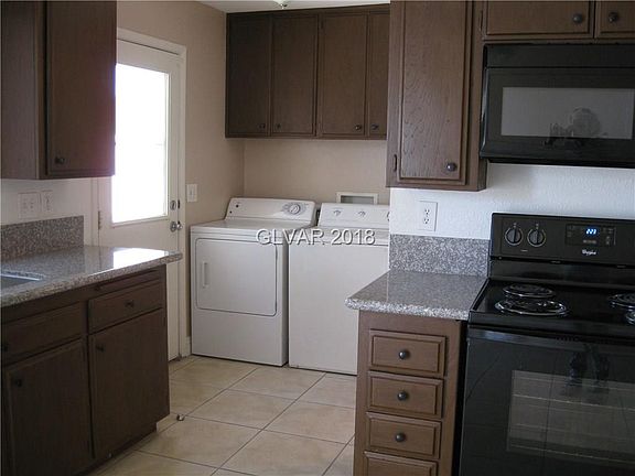 2nd image of 530 Greenbriar Townhouse Way