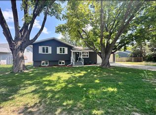 10 Evergreen Ln, North Sioux City, SD 57049