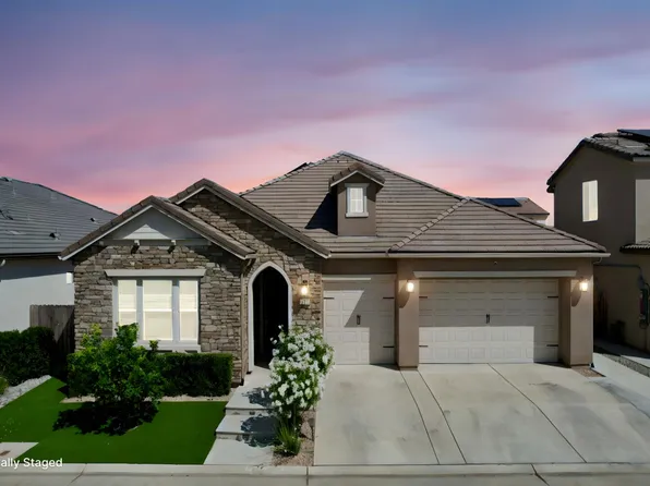 445 Bloom Ln, Clovis, CA 93619