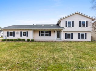 3754 Pine Meadows Dr NE, Rockford, MI 49341
