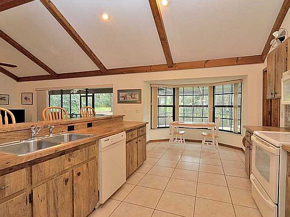 4th image of 1113 Oakridge Manor Dr