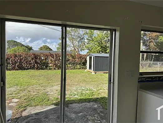 6511 SW 15th Ct — Photo 10