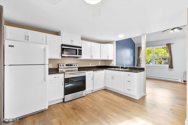 3rd image of 6 Pepperbush Place