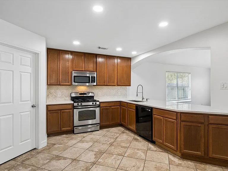 8310 Hardy Elm St — Photo 3