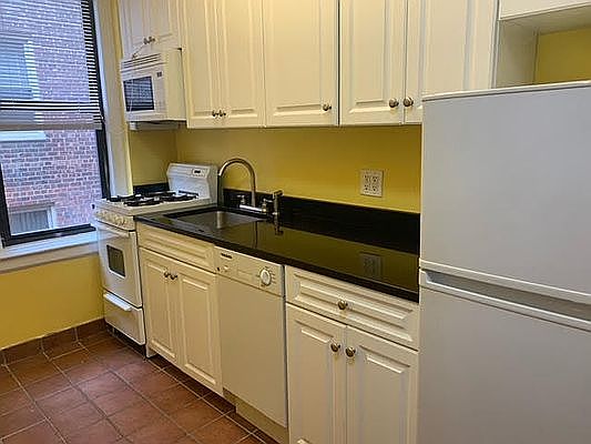5th image of 221 E 76th St APT 5F