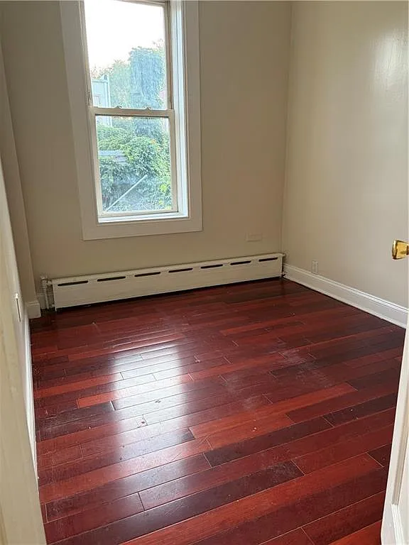 3 bed, 2.0 bath, 2880 sqft, $3,000 — Photo 1
