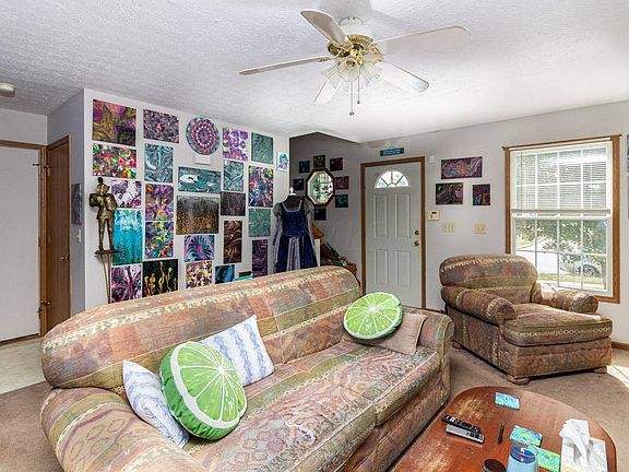 4th image of 2096 Sondra Ln