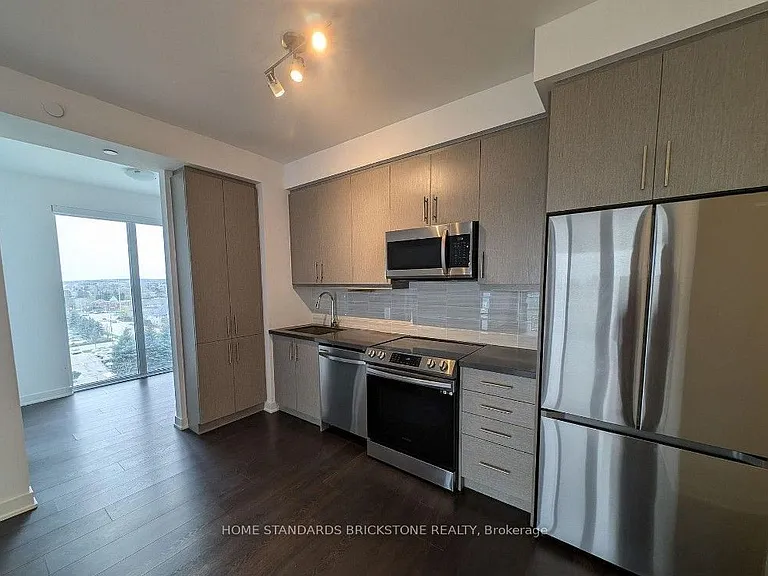 95 Oneida Cres #810 — Photo 4
