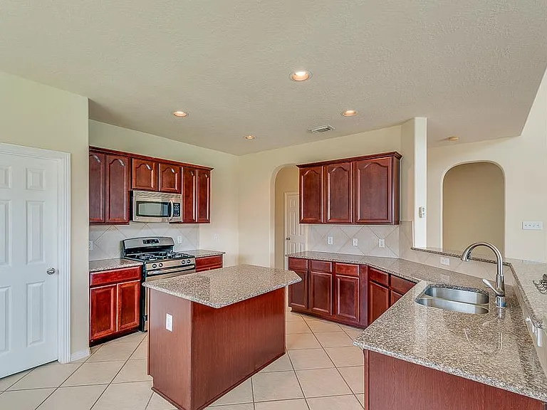 5007 Jade Cove Ct — Photo 10