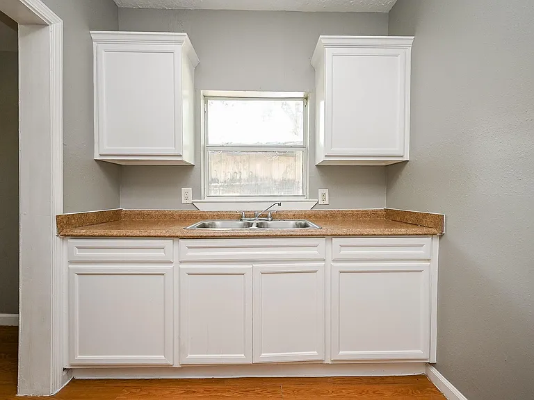 8007 Carver Rd — Photo 10