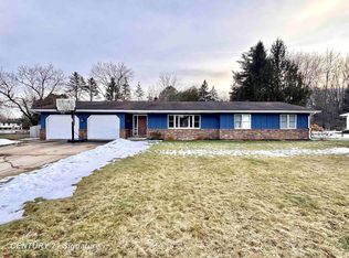 12041 Sanders Dr, Freeland, MI 48623