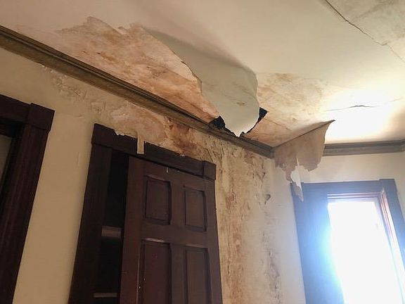 3rd image of 281 W Main St