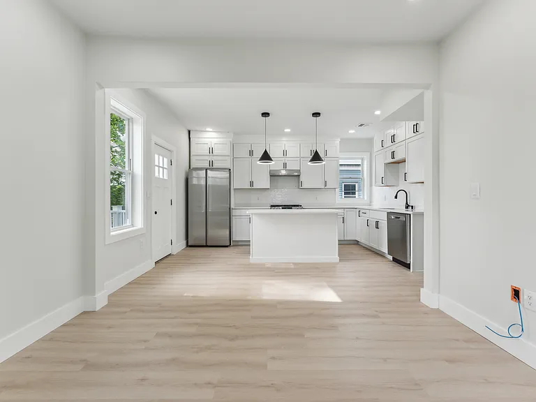 47 Brackett St #3 — Photo 6