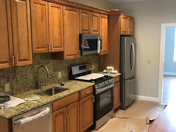3rd image of 555 Bloomfield Ave #1