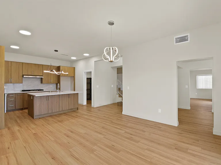 4217 Mesa St — Photo 8