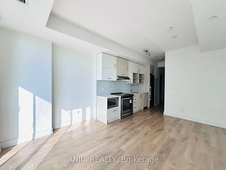150 Fairview Mall Dr #703 — Photo 4