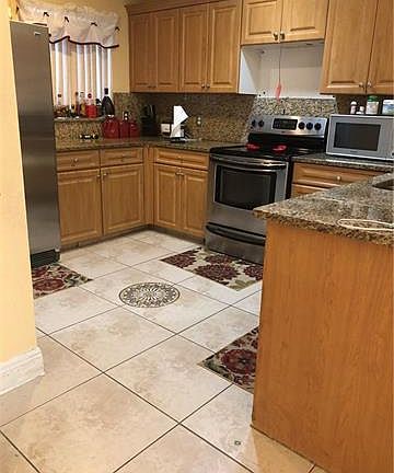 4th image of 309 NE 23rd Pl