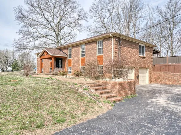 1615 W Whitehall Rd, Cookeville, TN 38501