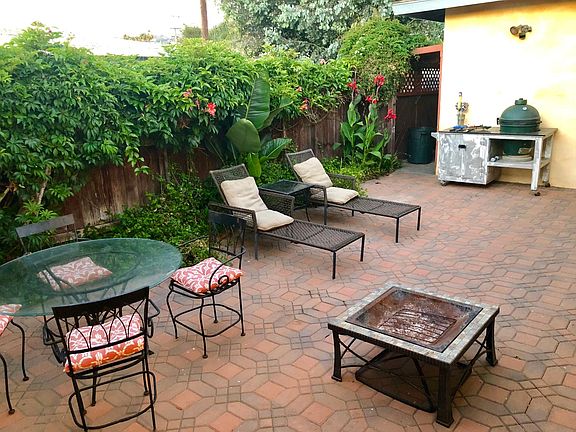Large side yard off living room