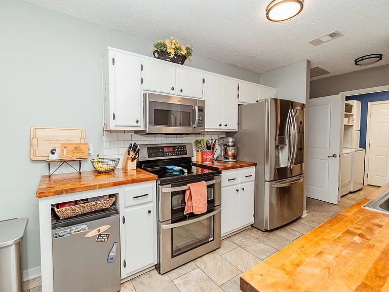 425 Whirlaway Ct — Photo 9
