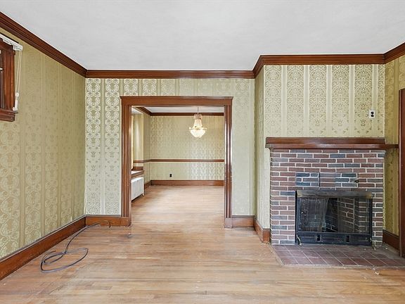 4th image of 79 Goodenough St