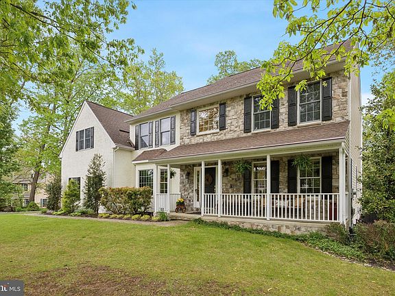 2nd image of 210 Hollowbush Ln