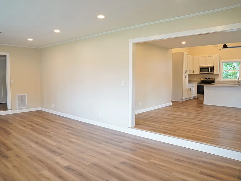 612 Southgate Rd — Photo 6