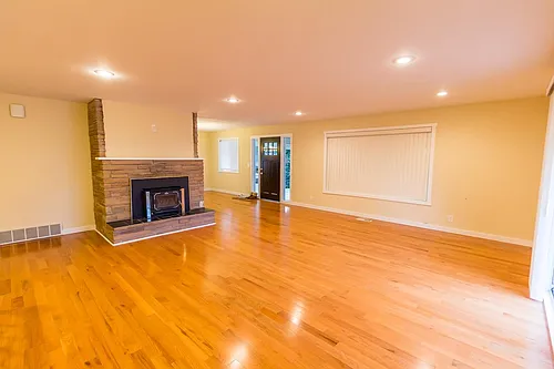 5305 108th Ave NE Photo 1