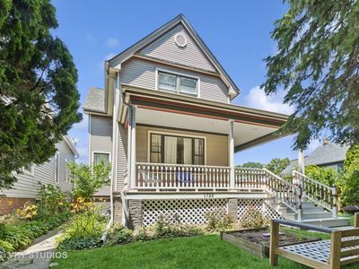 1723 Greenwood St, Evanston, IL, 60201