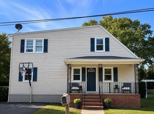 15 Hiram St, Acushnet, MA 02743