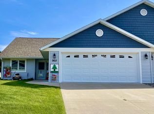 903 Wildwood Ct, La Crescent, MN 55947