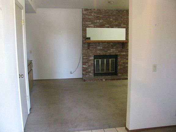 4th image of 403 Yoton Ct