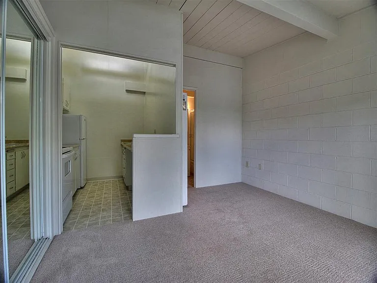 Park West Apartments — Photo 9