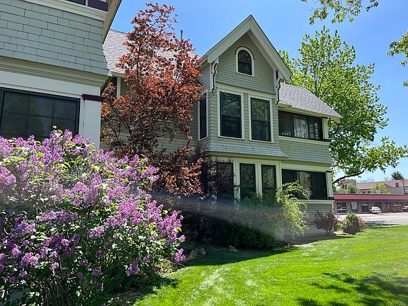 2nd image of 931 13th St #11