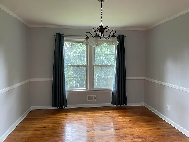 1115 Williams Dr — Photo 4