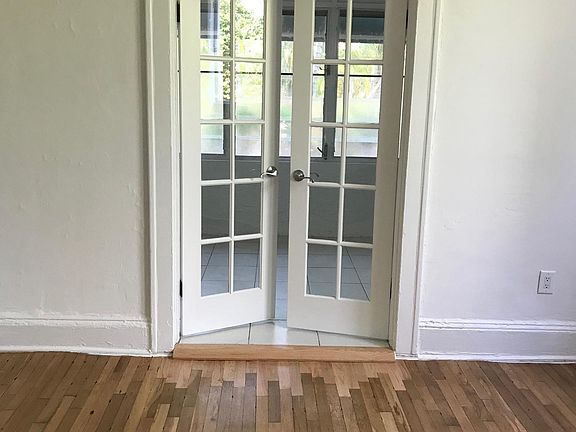 2nd image of 3433 Garden Ave