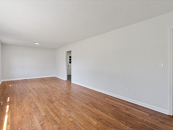 3rd image of 915 Altamaha St