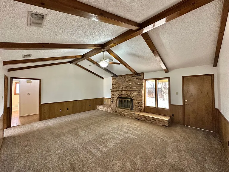 510 N Gardner Ave — Photo 3