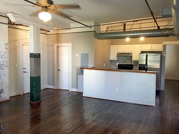 2nd image of 406 E 4th St Suite 448