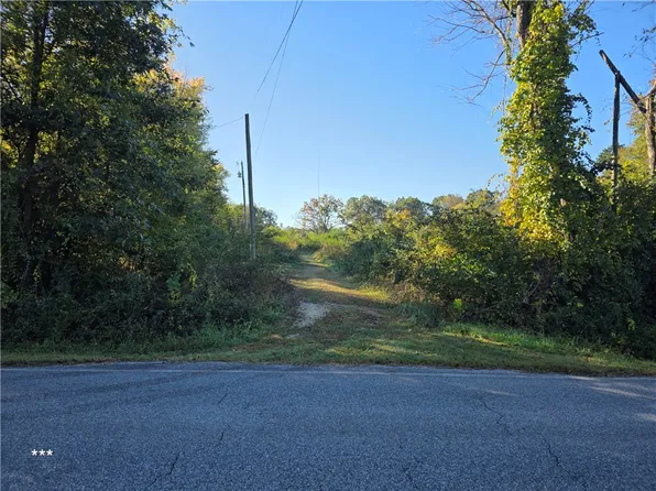 803 Rheas Mill Rd, Farmington, AR 72730