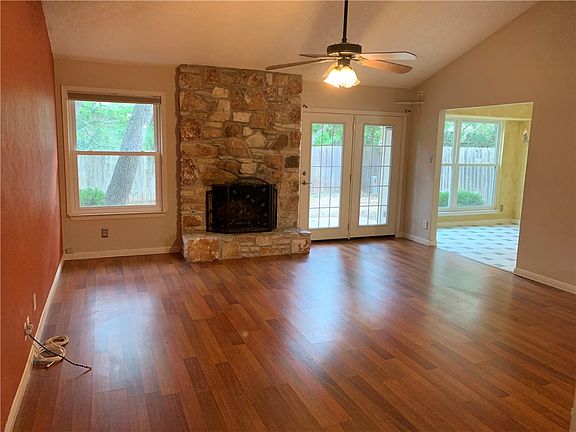 4th image of 12104 Wycliff Ln