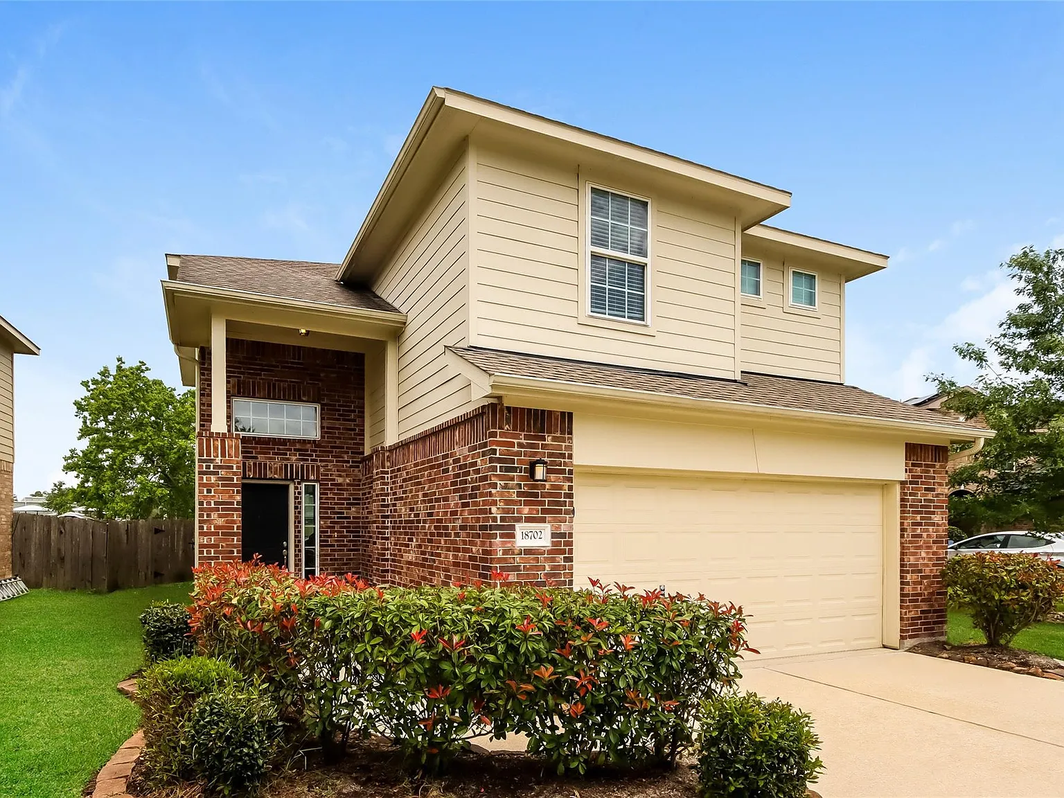 4 bed, 2.5 bath, 2032 sqft, $2,040 — Photo 2